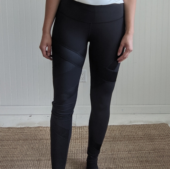Lululemon black tights with crossband detail - Picture 2 of 5